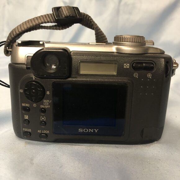 Sony CyberShot DSC-S85 4.1MP Digital Camera 3x Optical Zoom Battery - Untested - Picture 2 of 3